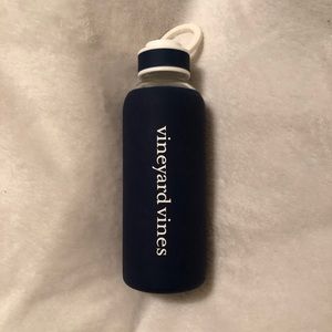 NEW Vineyard Vines glass water bottle